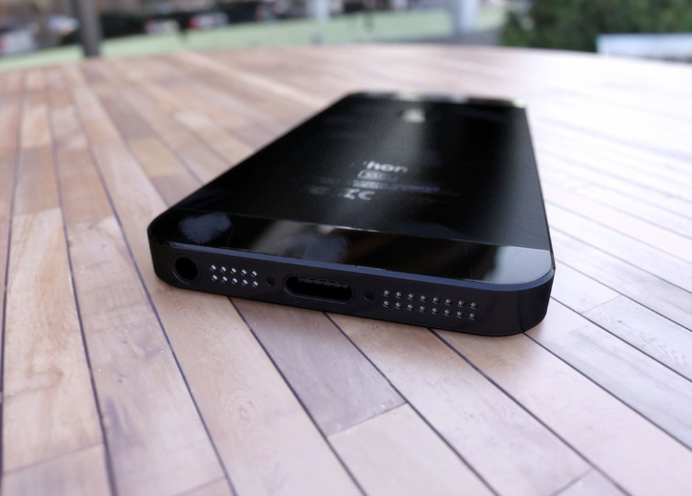 http://www.macfreak.nl/modules/news/images/Art.3d-render-iphone- zwart-5-4.jpg